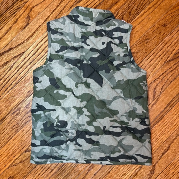 NWOT Boys Mud Pie Camo Sherpa Vest. Size: 4-5T - Picture 3 of 4
